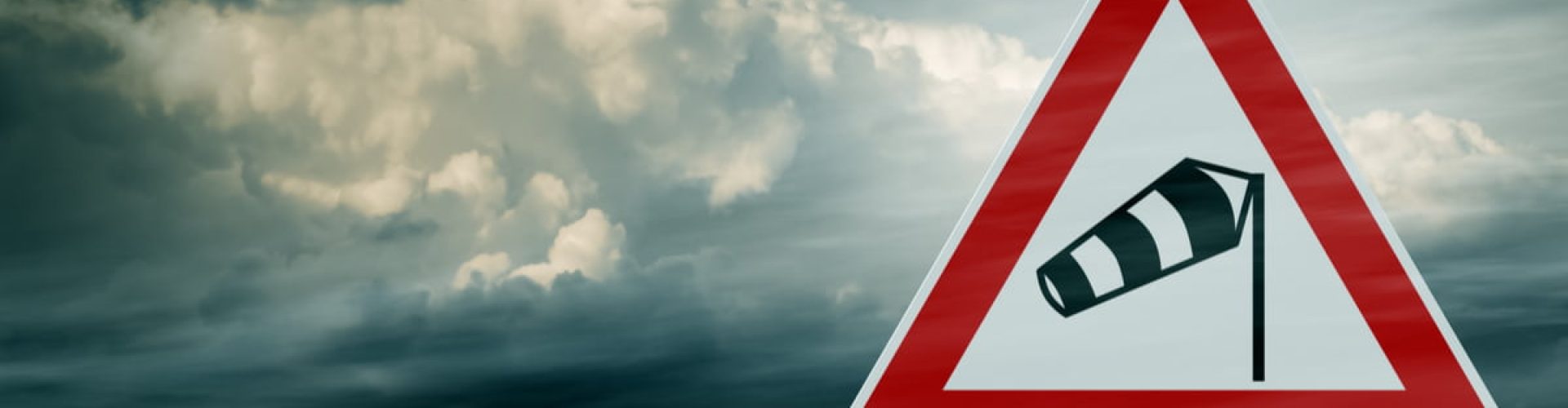 Yarı Römork Kamyonlar İçin Rüzgarlı Koşullarda Sürüş Rehberi